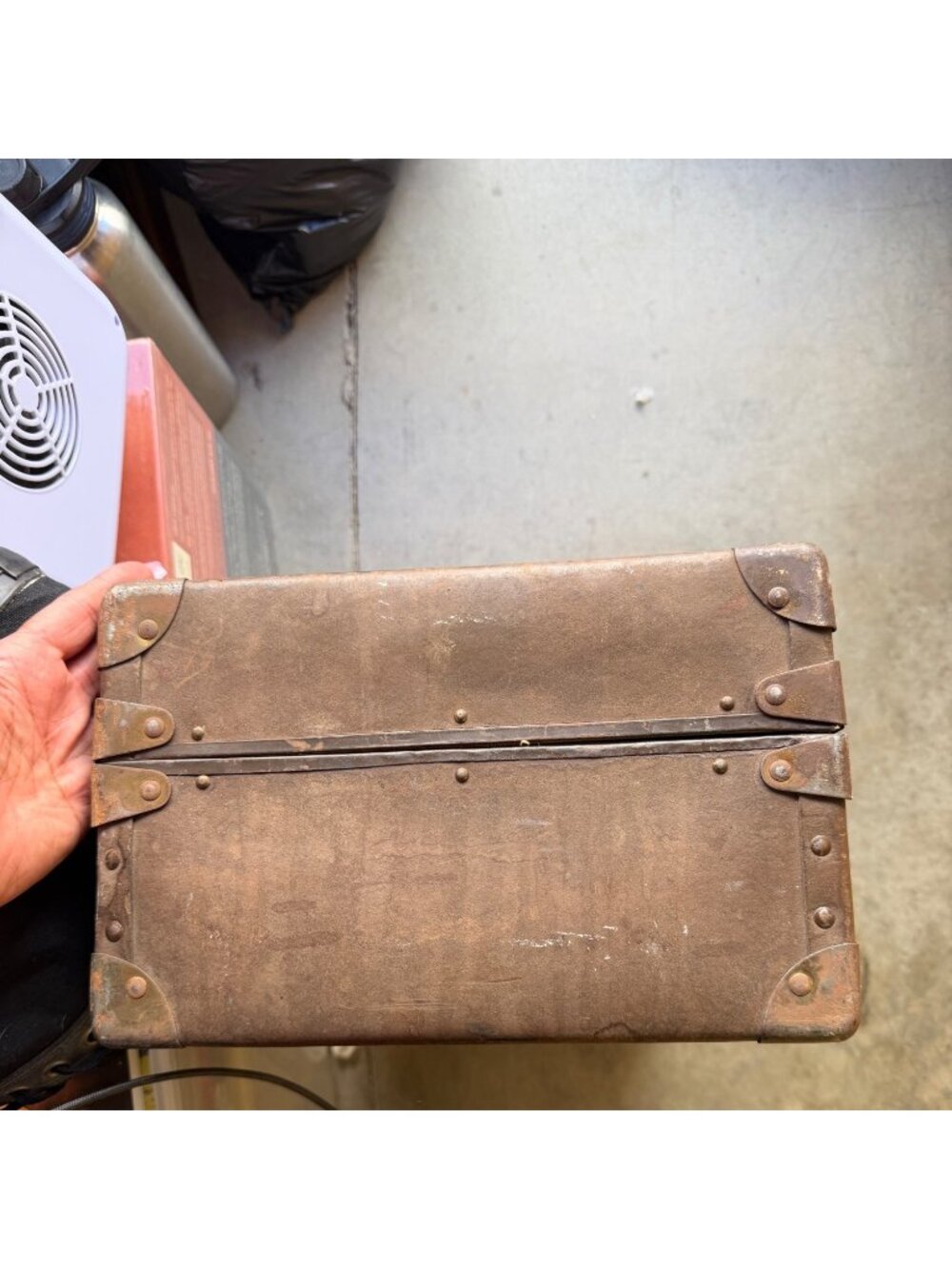 Antique Leather Hard-Shell Suitcase With Brass Hardware Patina & Railway Express - Picture 7 of 10